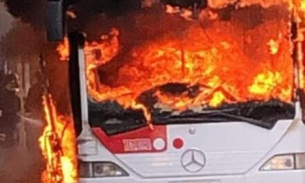 Trasporto pubblico: another Bus on fire